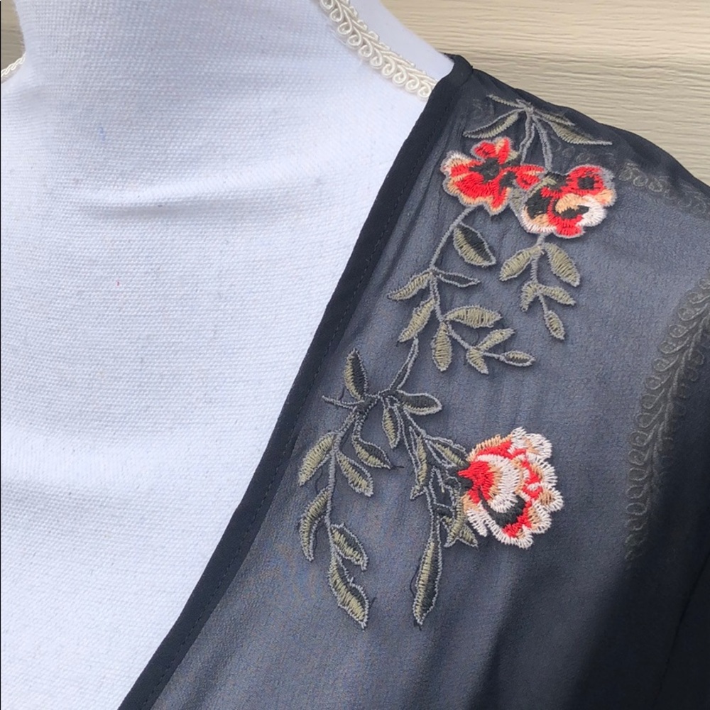 NWOT Express blouse - Picture 3 of 6
